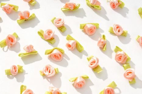 Mini svadobné ružičky našívky Peach 100ks