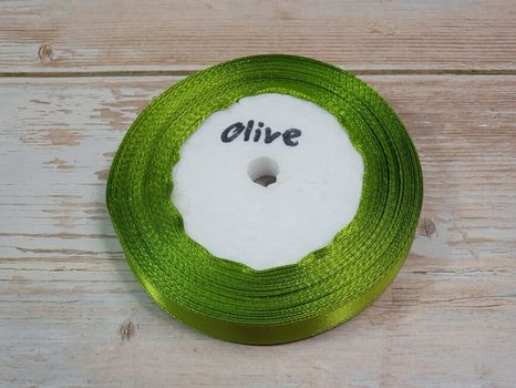 Stuha saténová Olive 1,2cm