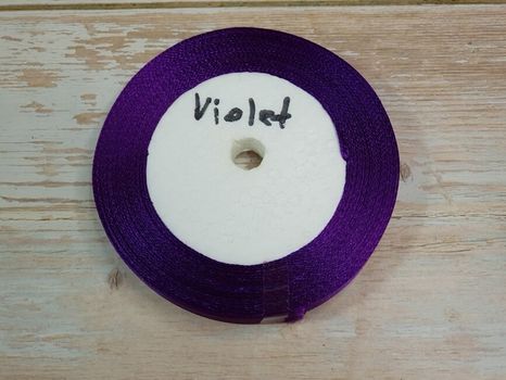 Stuha saténová Violet 1,2cm