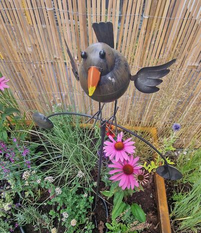 Záhradná kovová dekorácia vtáčik (Poškodené)